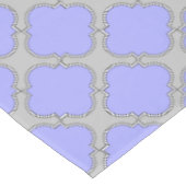 Quatrefolienzwinkle und Grau Tischdecke (Schrägansicht)