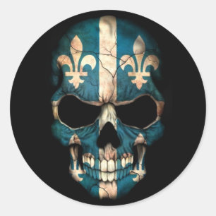 Quebec Flag Skull auf Schwarz Runder Aufkleber