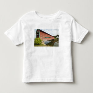 Québec, Kanada. Galipeault gedeckte Brücke in Kleinkind T-shirt