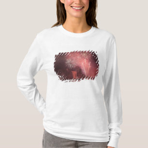 Québec, Québec, Kanada. Feuerwerk am Parc 2 T-Shirt
