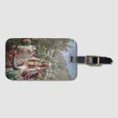 Queen Guinevere's Maying (by John Collier) Gepäckanhänger (Vorderseite (Horizontal))