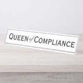 Queen of Compliance Funny Frauan Compliance Office Schreibtischnamensplakette (Vorderseite )