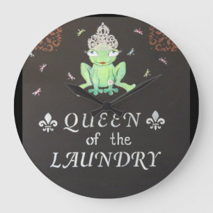 Queen of the Laundry Merchandise Große Wanduhr