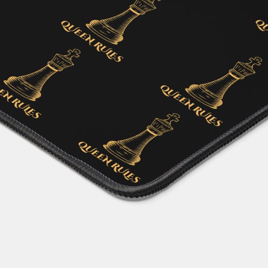 Queen Rules Schreibtischunterlage (Ecke)