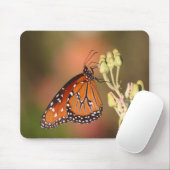 Queen-Schmetterling auf einem Ast Mousepad (Mit Mouse)