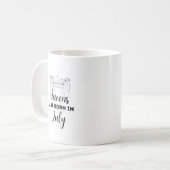 Queens Are Born in July Birthday Gift Mug for Her Kaffeetasse (Vorderseite Links)