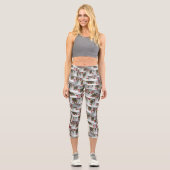 "Queen's Gambit: Scattered Pairs of Pocket Queens" Capri Leggings (Vorderseite)