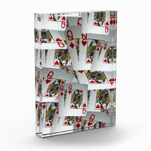 "Queen's Gambit: Scattered Pairs of Pocket Queens" Fotoblock (Links)
