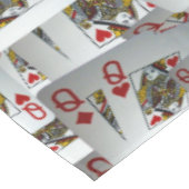 "Queen's Gambit: Scattered Pairs of Pocket Queens" Tischdecke (Schrägansicht)