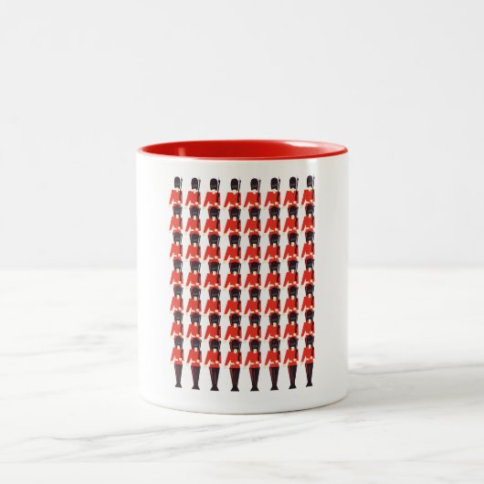 Queens Guard Soldiers Pattern Zweifarbige Tasse (Mittel)