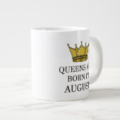 Queens im August Geboren Jumbo-Tasse (Vorderseite Rechts)