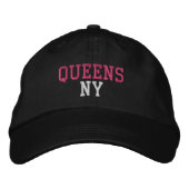 QUEENS NY Simple Hot Pink and White on Black Bestickte Baseballkappe (Vorderseite)
