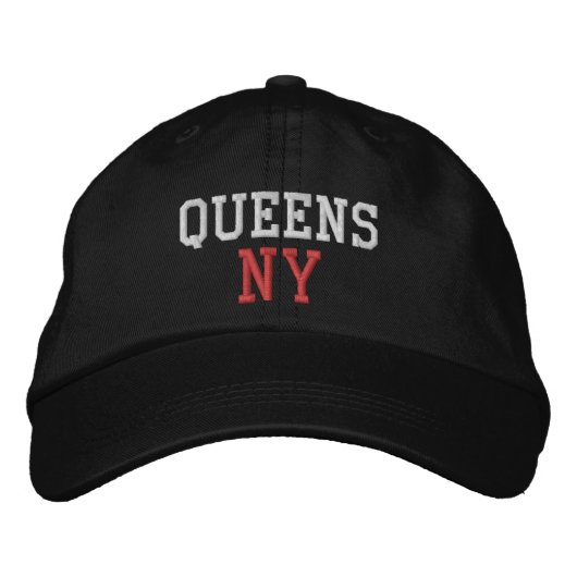 QUEENS NY Simple White and Red on Black Bestickte Baseballkappe (Vorderseite)