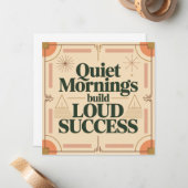 Quiet Mornings Build Loud Success Mitteilungskarte (Vorderseite/Rückseite Beispiel)