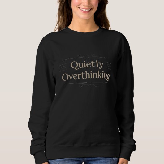 Quietly Overthinking Vintage Typography Sweatshirt (Vorderseite)