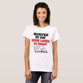 Quilt by Day Book Lover by Night T-Shirt (Vorne ganz)