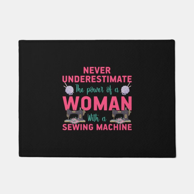Quilter The Power Of A Woman With A Sewing Machine Fußmatte (Vorderseite)