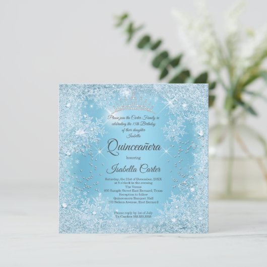Quinceanera 15. Blauer Schneeflocken Winter Geburt Einladung (Stehend Vorderseite)