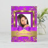 Quinceanera 15. Lila rosa Gold Damaskus Foto Einladung (Stehend Vorderseite)