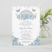 Quinceañera Baby Blue Rose Floral Silver Crown Einladung (Stehend Vorderseite)
