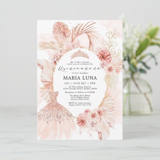 Quinceañera Blush Boho Floral Pampas Grass Dress Einladung (Stehend Vorderseite)