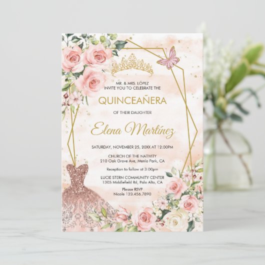 Quinceanera Blush Pink Blume Schmetterling Einladung (Stehend Vorderseite)