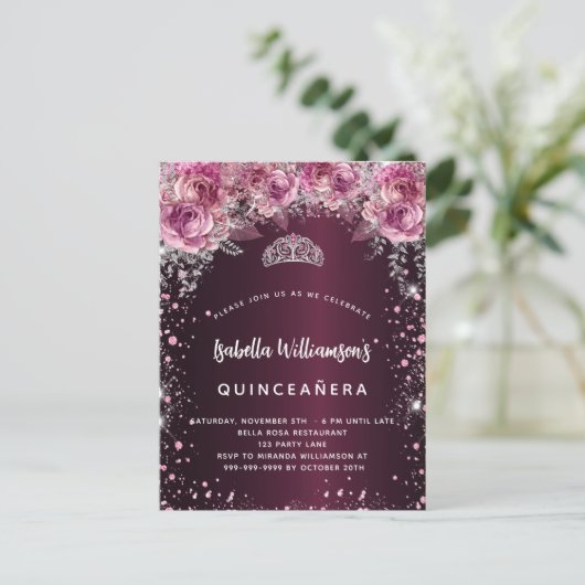 Quinceanera burgundy rosa Blumentiara Einladungspostkarte (Stehend Vorderseite)