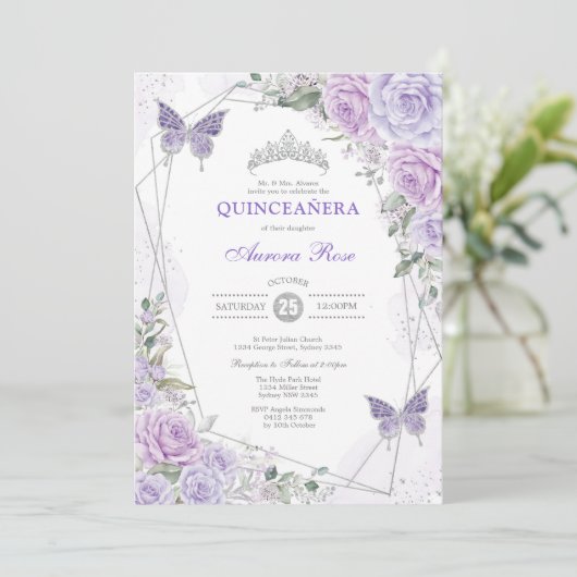 Quinceañera Butterfly Lila Lilac Silver Floral Einladung (Stehend Vorderseite)
