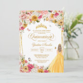  Quinceanera Butterfly Rosa Gelbe Blüte in Rosa Einladung (Stehend Vorderseite)