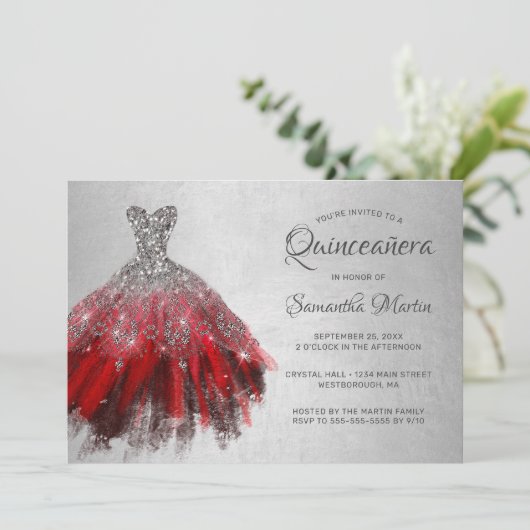 Quinceanera Chic Red Silver Dress Glitzer Party Einladung (Stehend Vorderseite)