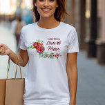 Quinceanera Corte de Honor Elegante Rote Rose Flor T-Shirt<br><div class="desc">Personalisierte Quinceanera-Hemden für Ihren Ehrengericht. Matching Mis Quince Anos Tshirt für die Damas und Quinceneara zusammen tragen für Tanz-Proben, Shopping-Touren etc. Das Blumendesign hat eine feminine und elegante Anordnung von Aquarellfarben-Rose und Rosenbuden in Rosa- und Rottönen mit sonnengeküssten Blätter und einem Sprinkling von goldenen Konfetti-Punkten. "Corte de Honor" wird in...</div>