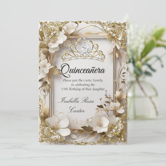 Quinceanera Cream Floral Gold Weißes Tiara Party Einladung (Stehend Vorderseite)