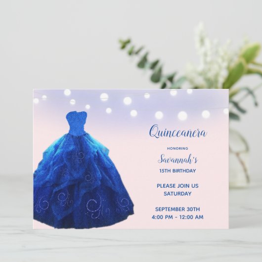 Quinceanera Denim Blue Blush String Lights Einladung (Stehend Vorderseite)