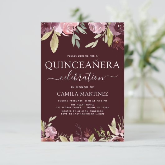 Quinceanera Elegant Burgundy Blush Pink Floral Einladung (Stehend Vorderseite)