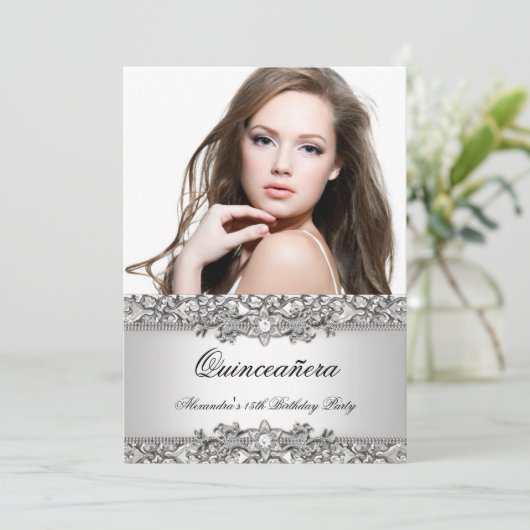Quinceanera Elegante Silver White Diamond Foto Einladung (Stehend Vorderseite)