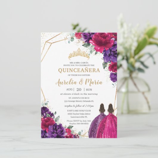 Quinceañera Fuchsia Dark Lila Floral Rose Twins Einladung (Stehend Vorderseite)