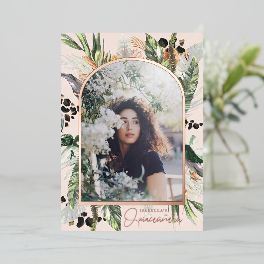 Quinceañera | Grünpflanzen & Terra Cotta Jungle Folieneinladung (Stehend vorne)
