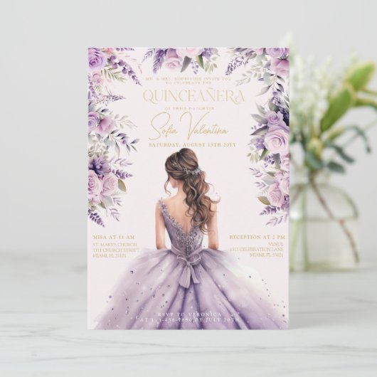 Quinceañera Lavender Lila Lilac Floral Gown Gold Einladung (Stehend Vorderseite)