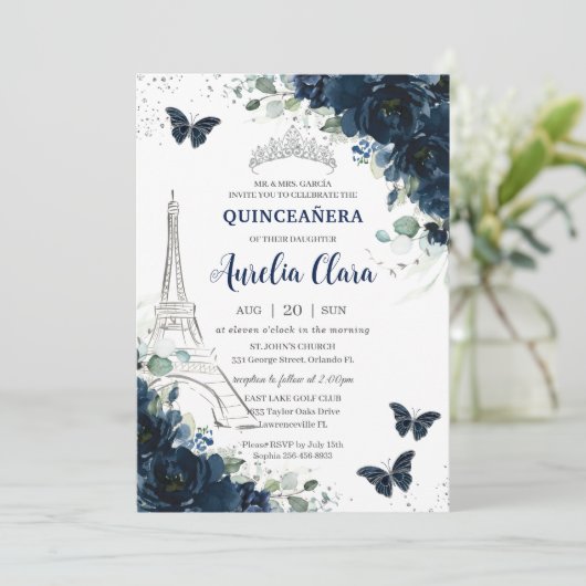 Quinceañera Navy Floral Paris Eiffel Butterfliegen Einladung (Stehend Vorderseite)
