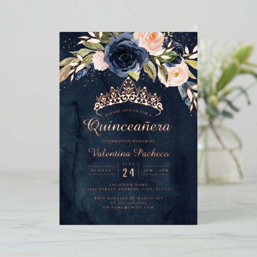 Quinceanera Navy Pink Rose Gold Floral Folieneinladung (Stehend vorne)