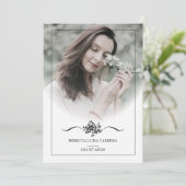 Quinceañera Photo Classic Chic Typography Script Einladung (Stehend Vorderseite)