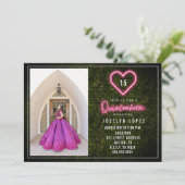 Quinceañera Pink Neon Lights Boxwood Heart Foto Einladung (Stehend Vorderseite)