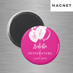 Quinceanera Rosa weiße Ballons Party Magnet<br><div class="desc">Für eine Quinceañera,  15. Geburtstagsparty. Ein trendiger rosa Hintergrund mit weißen Ballons. Der Name ist mit einem modernen handgeschriebenen Stilskript geschrieben. Personalisieren und fügen Sie einen Namen und ein Datum hinzu.</div>