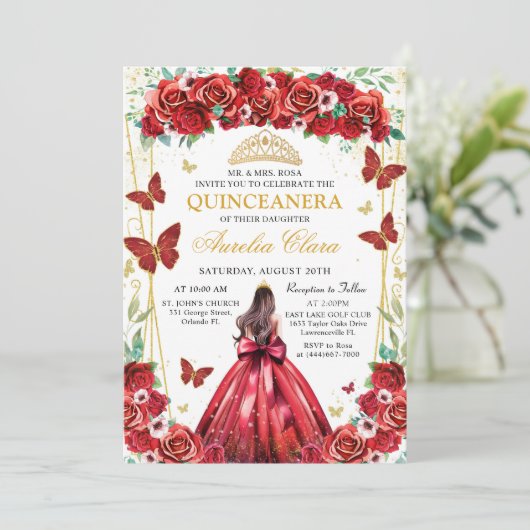 Quinceañera Rote Rosen Blumenprinzessin Butterflie Einladung (Stehend Vorderseite)