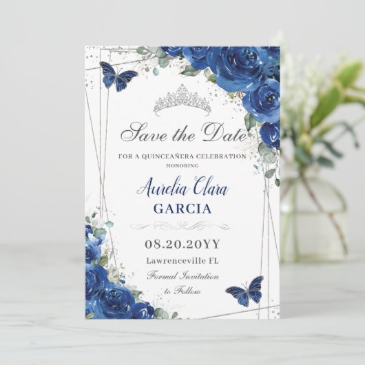 Quinceañera Royal Blue Floral Butterfells Geburtst Save The Date (Stehend Vorderseite)