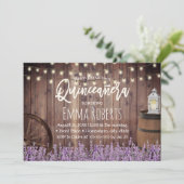 Quinceanera Rustic Lavender Blume & Lantern Einladung (Stehend Vorderseite)
