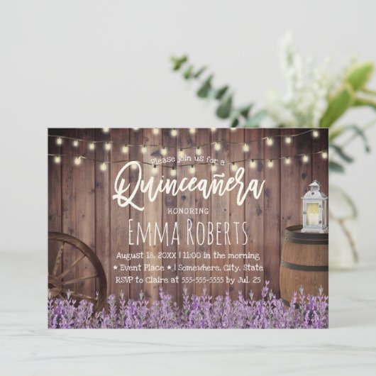 Quinceanera Rustic Lavender Blume & Lantern Einladung (Stehend Vorderseite)