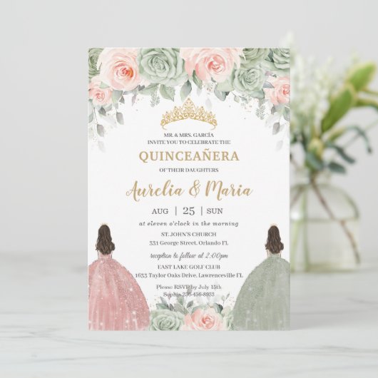 Quinceañera Sage Green Blush Floral Gold Twins Einladung (Stehend Vorderseite)