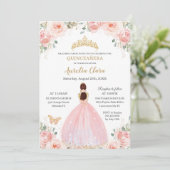 Quinceañera Soft Blush Floral Butterfliegen Prinze Einladung (Stehend Vorderseite)