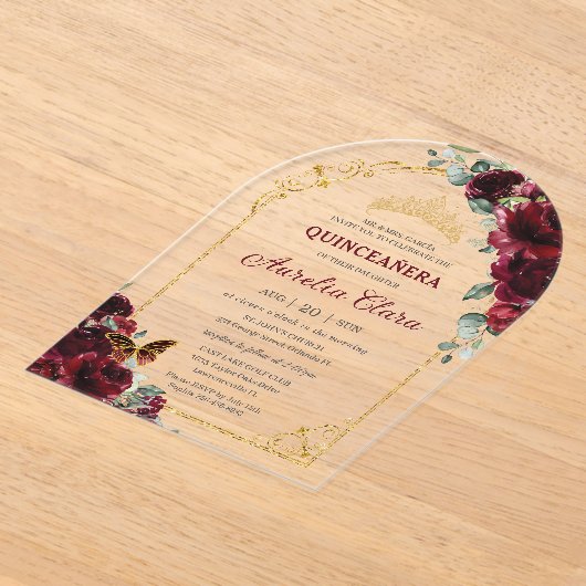 Quinceañera Sweet 16 Burgundy Floral Gold Arch Acryleinladungen (Ablage )